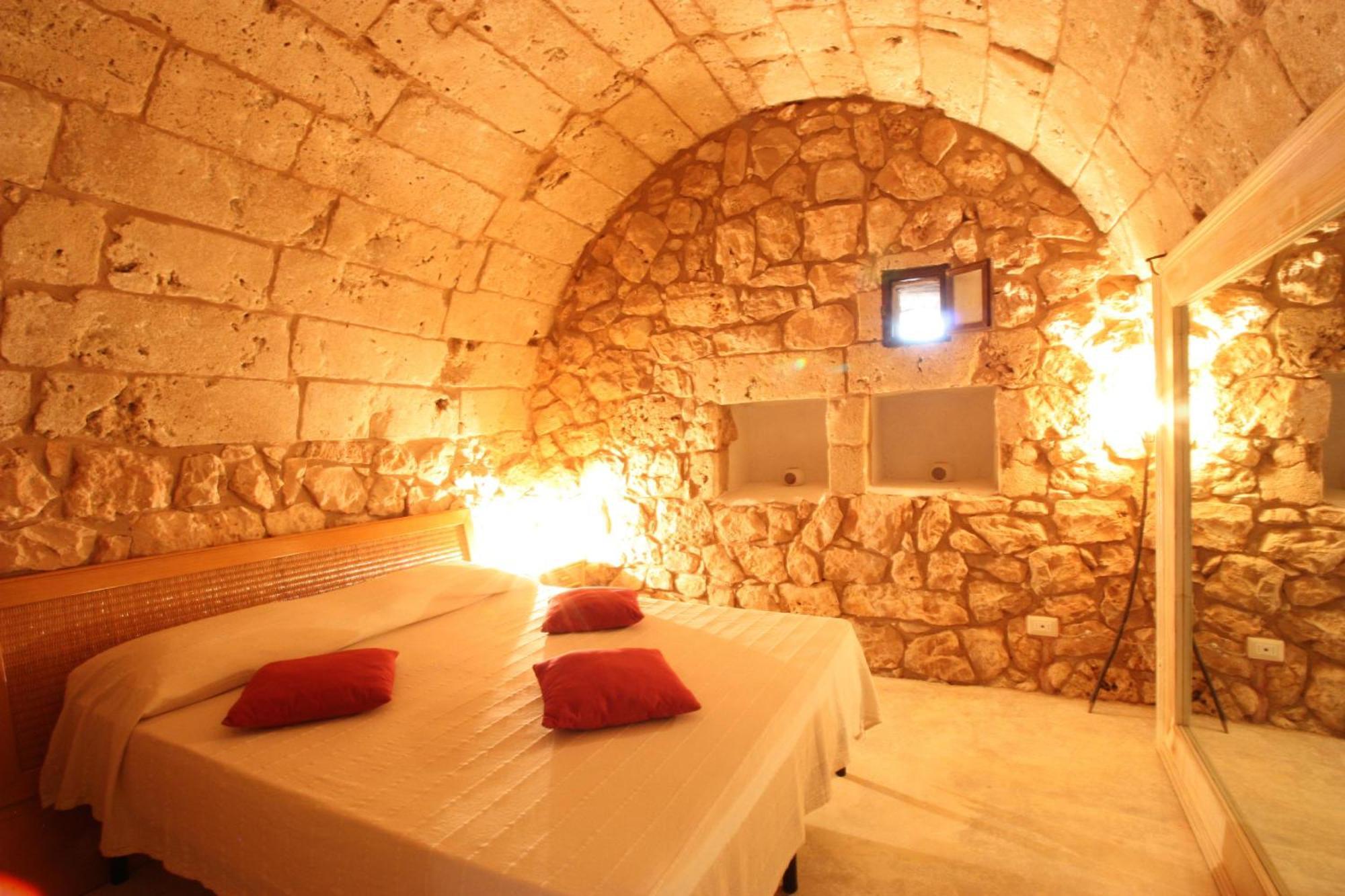 דירות מרינה די מנקוורסה Trullo Macchie מראה חיצוני תמונה